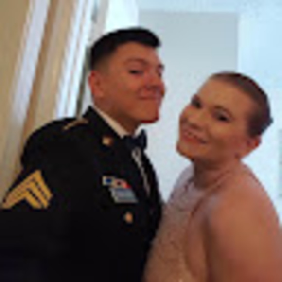 Meet your Posher, Amanda - Picture 1 of 1